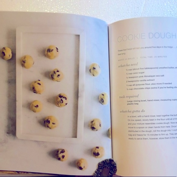 HOLIDAY PARTY IDEAS ADULT DRINKS COOKBOOK SASHA PIETERSE ‘IN GOOD TASTE’ NEW - Picture 11 of 15